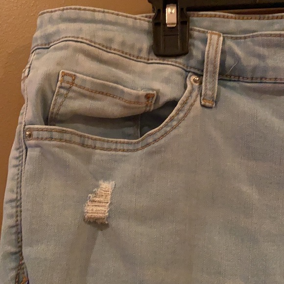 🎉Crown & Ivy High Rise Skinny Crop Distressed Frayed Denim Jeans Size 22W - Picture 4 of 6